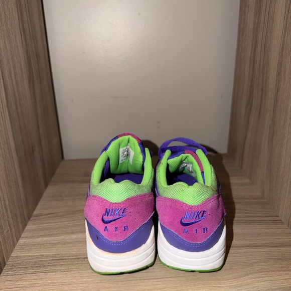 Women’s Nike Air Max 1 in Pure Purple - Picture 2 of 6